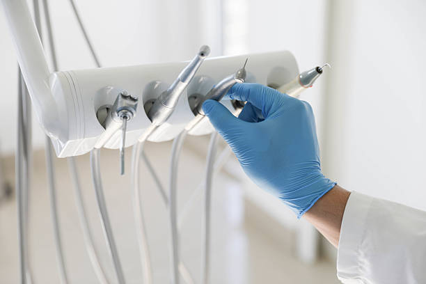 Professional Emergency Dentist technician working in Payne, OH